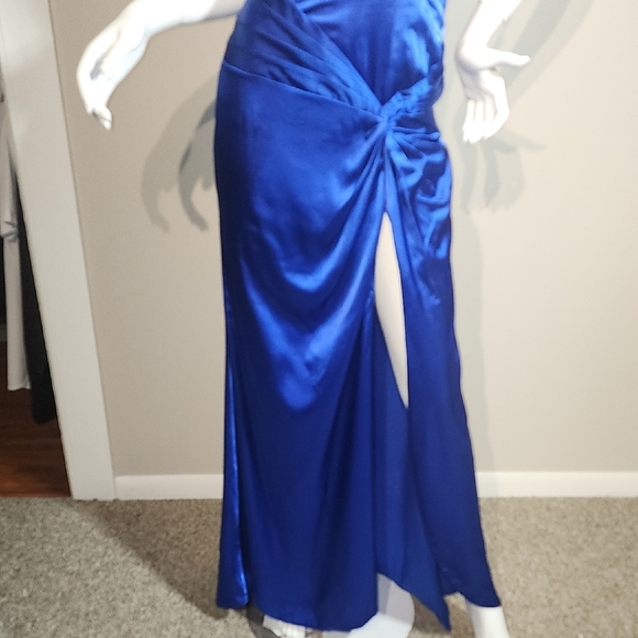 Elegant Blue Satin Evening Dress - Picture 5 of 15